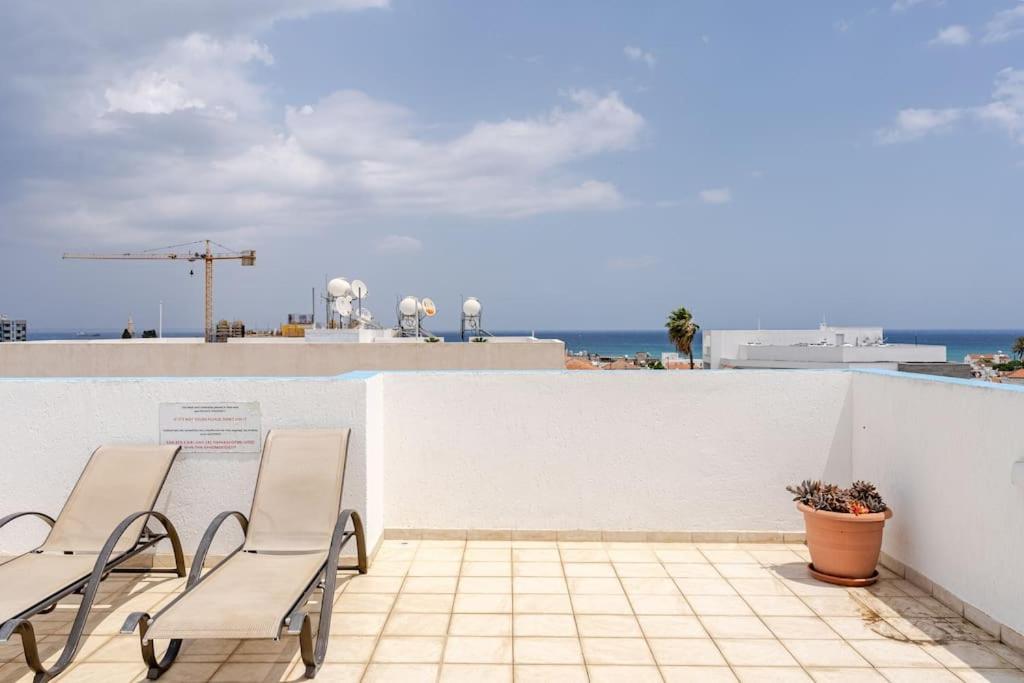 Carisa Downtown With Rooftop Pool Larnaca Eksteriør billede