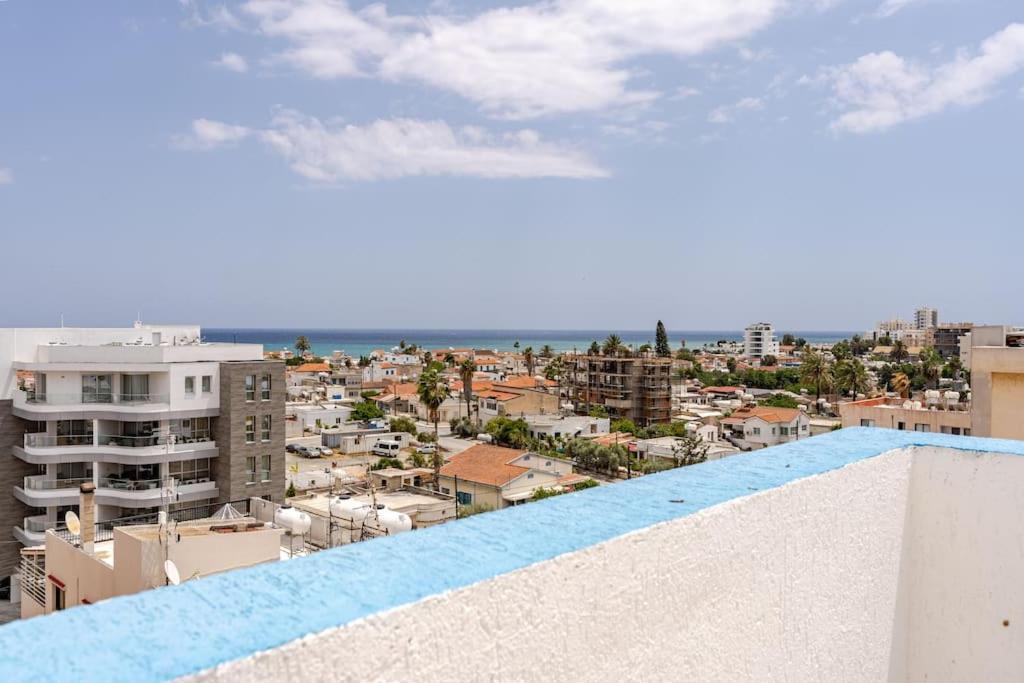 Carisa Downtown With Rooftop Pool Larnaca Eksteriør billede